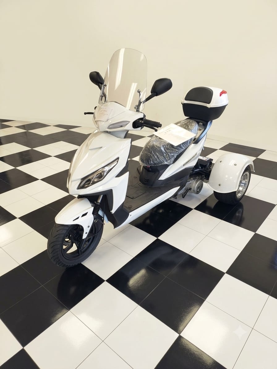 Q6 150cc Trike Scooter